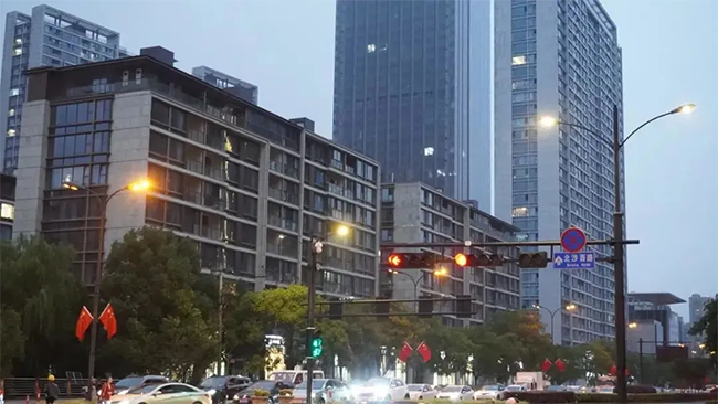 “多杆合一”＋“5G”，杭州临平区的路灯有了新功能！