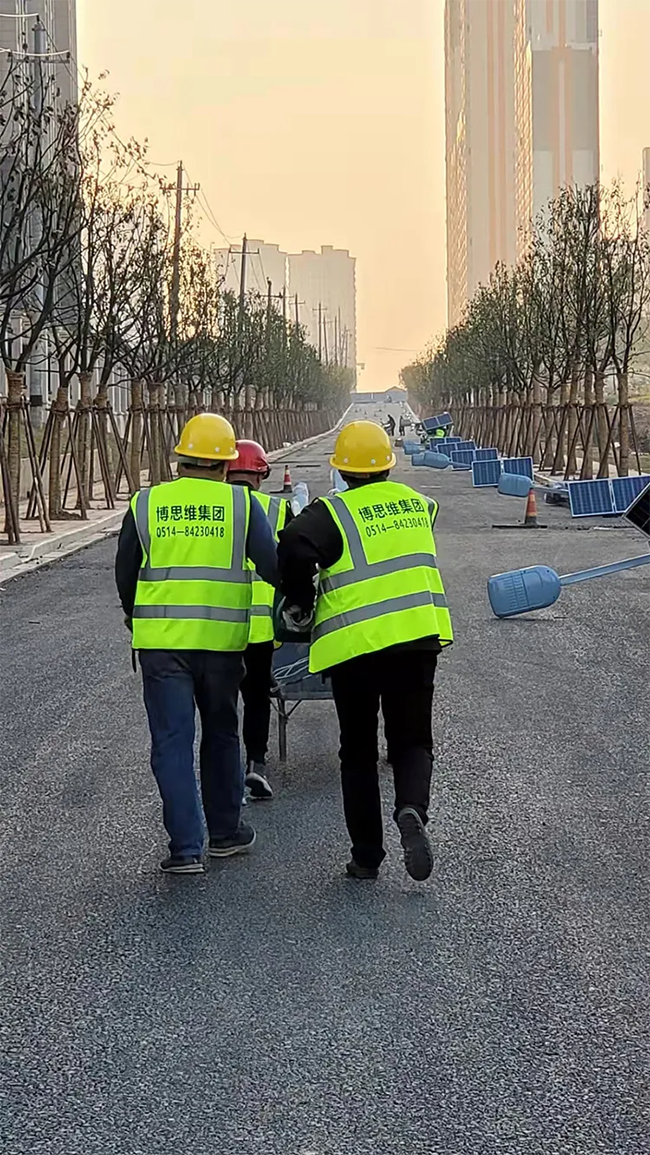 喜报！博思维山西阳泉盂县路口智慧路灯和多功能共杆现场安装升级中