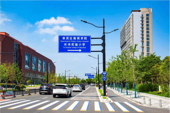 street light pole with traffic light